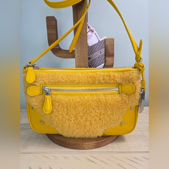 Coach Rhyder Shearling Pochette Banana Crossbody Purse 36490, EUC - Picture 2 of 16